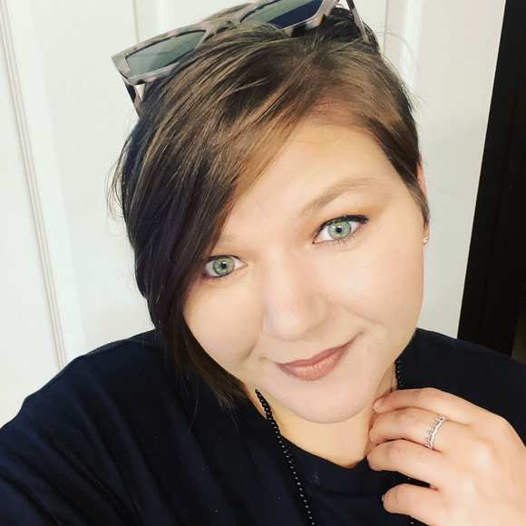 Meet your Posher, Sandy - Picture 1 of 1